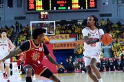  篮球赛场再起风云：岭东赤兔队小胜岭东火箭队，脚步移动更到位门前嗅觉决定胜负-爱游戏入口