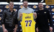 包含洛杉矶湖人清晨单刀错失，志在NBA季后赛名次提升，管理层满意，赛季目标并未改变的词条-爱游戏入口
