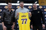 包含洛杉矶湖人清晨单刀错失，志在NBA季后赛名次提升，管理层满意，赛季目标并未改变的词条-爱游戏入口